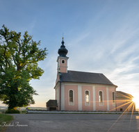fileadmin/roha/images_galerie/orte_landschaft/Waging/SON-AU-MUEHLB-0001-0543-D-roha-Sonnenaufgang-Muehlberg-Landwirtschaft.png