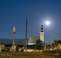 fileadmin/roha/images_galerie/orte_landschaft/Anger/Anger/AN-DORFPL-MAR-NA-0004-D-M-roha-Anger-Dorfplatz-Mariensaeule-Mond.jpg