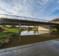 fileadmin/roha/images_galerie/orte_landschaft/Saaldorf/LANDS-SURH-BR-1-3705-D-roha-Landschaft-Surheim-Sur-Bruecke.png