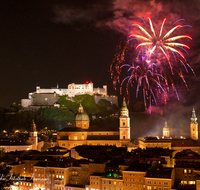 fileadmin/roha/images_galerie/orte_landschaft/Salzburg/Nacht-Salzburg/SA-ALTST-FEUERW-0006-D-roha-Salzburg-Altstadt-Festung-Feuerwerk-Rupertikirtag.png