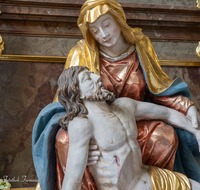 fileadmin/roha/images_galerie/kirche_religion/Teisendorf/KKKM-TEIS-KIR-0034-6-D-roha-Kirche-Teisendorf-Pieta.png
