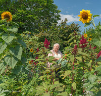 fileadmin/roha/images_galerie/Menschen/MEN-GART-BL-GEM-01-5650-D-roha-Menschen-Garten-Blumen-Gemuese.jpg