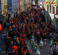 fileadmin/roha/images_galerie/brauchtum/Fasching/BR-FASCHI-MA-ZU-2025-1446-02-D-roha-Brauchtum-Fasching-Zug-Teisendorf-Marktstrasse.png
