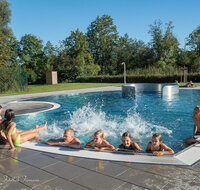 fileadmin/roha/images_galerie/orte_landschaft/Teisendorf/Schwimmbad/TEI-SCHWIMMB-2025-9-9341-D-roha-Teisendorf-Schwimmbad.jpg