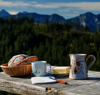 fileadmin/roha/images_galerie/kulinarisch/TEI-STO-GAS-0100-0424-D-roha-Stoisser-Alm-Butterbrot.png