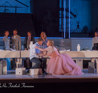 fileadmin/roha/images_galerie/orte_landschaft/Salzburg/Jedermann/2017/SA-KU-JEDERM-2017-2143-02-D-roha-Salzburg-Festspiele-Jedermann-Theater-Dom-Moretti-Reinsperger.png