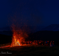 fileadmin/roha/images_galerie/brauchtum/Sonnwendfeuer/BR-SONNW-STOISS-2025-2146-5989-D-roha-Brauchtum-Sonnwendfeuer-Stoisser-Alm.png