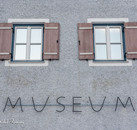 fileadmin/roha/images_galerie/orte_landschaft/Teisendorf/IN-Achthal/TEI-ACHT-0037-D-roha-Teisendorf-Achthal-Museum-Schriftzug.png