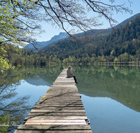 fileadmin/roha/images_galerie/orte_landschaft/Bad_Reichenhall/BAD-REI-THUM-0016-D-M-roha-Bad-Reichenhall-Thumsee-Steg.png