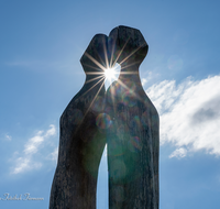 fileadmin/roha/images_galerie/orte_landschaft/Freilassing/FREIL-BADY-KUNST-0030-D-roha-Freilassing-Kunst-Skulptur-Sonne.png