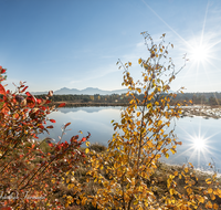fileadmin/roha/images_galerie/stimmung-Sonne/Sonnenuntergang/SON-UN-SCHOEN-0003-1518-D-roha-Sonnenuntergang-Schoenrammer-Moor-See-Wasser.png