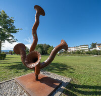 fileadmin/roha/images_galerie/orte_landschaft/Freilassing/FREIL-BADY-KUNST-2026-9427-D-roha-Freilassing-Kunst-Skulptur.jpg
