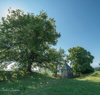 fileadmin/roha/images_galerie/kirche_religion/Waging/KKKM-WAG-TETT-1-2880-D-roha-Kapelle-Waging-Tettelham.jpg