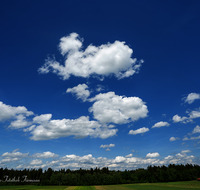 fileadmin/roha/images_galerie/orte_landschaft/Teisendorf/IN-LANDS-Teisendorf/LANDS-HIM-0024-03-D-roha-Landschaft-Himmel-Wolken-Teisendorf-Ufering.png