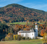 fileadmin/roha/images_galerie/orte_landschaft/Anger/Hoeglwoerth/AN-HOE-0056-05-3893-D-roha-Anger-Hoeglwoerth-Herbst.png