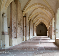 fileadmin/roha/images_galerie/orte_landschaft/Laufen/LAUF-STIFTSK-0001-07-D-roha-Laufen-Stiftskirche-Laubengang-Kreuzgang.png
