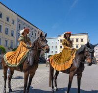 fileadmin/roha/images_galerie/brauchtum/Leonhardiritt/Tittmoning-Georgiritt/BR-PFRI-TITTM-2-73-5011-D-roha-Brauchtum-Pferdeumritt-Georgiritt-Tittmoning.jpg