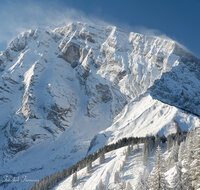 fileadmin/roha/images_galerie/orte_landschaft/Berchtesgaden/Rossfeld-Goell/BGD-ROSSF-GOELL-0014-D-roha-Berchtesgaden-Rossfeld-Goell-Purtschellerhaus-Winter.jpg