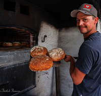 fileadmin/roha/images_galerie/arbeit_technik/Handwerk/HAN-BAECK-KOEHL-0009-D-roha-Handwerk-Baecker-Teig-Brot.png