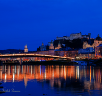 fileadmin/roha/images_galerie/orte_landschaft/Salzburg/Nacht-Salzburg/SA-ALTST-NACHT-MAK-0004-1645-D-roha-Salzburg-Altstadt-Festung-Makartsteg-Nacht-Weihnachten-Salzach.png