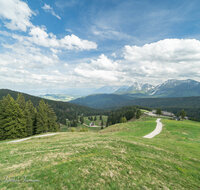 fileadmin/roha/images_galerie/orte_landschaft/Stoisser-Alm/TEI-STO-0054-1-D-roha-Teisendorf-Anger-Stoisseralm-Alm-Untersberg-Hochstaufen.jpg