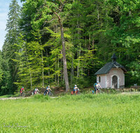 fileadmin/roha/images_galerie/Freizeit-Sport/Mountainbike-Radfahren/SPO-E-BIKE-TEI-BRU-01-8196-D-roha-Sport-E-Bike-Teisendorf-Ramsautal-Bruder-Klaus-Kapelle.jpg