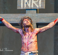 fileadmin/roha/Interessantes-in-Kurzform/OBERA-PASS-0358-D-roha-Oberammergau-Passion-Spiele-Jesus-Kreuz-Christus-Karfreitag.png