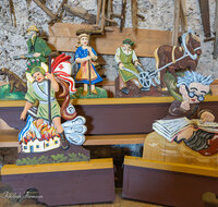 fileadmin/roha/images_galerie/brauchtum/Maibaum/Otting/BR-MAIB-OTT-20-2079-D-roha-Maibaum-Otting-Malerin.jpg