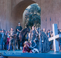 fileadmin/roha/images_galerie/orte_landschaft/Oberammergau/Passion/OBERA-PASS-0285-D-roha-Oberammergau-Passion-Spiele-Jesus-Kreuz-Christus-Karfreitag-Maria-Schmerz.png