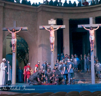 fileadmin/roha/images_galerie/orte_landschaft/Oberammergau/Passion/OBERA-PASS-0330-D-roha-Oberammergau-Passion-Spiele-Jesus-Kreuz-Christus-Karfreitag-Kreuzigung.png