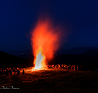 fileadmin/roha/images_galerie/brauchtum/Sonnwendfeuer/BR-SONNW-STOISS-2025-2146-6001-D-roha-Brauchtum-Sonnwendfeuer-Stoisser-Alm.png