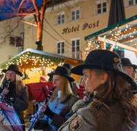 fileadmin/roha/images_galerie/orte_landschaft/Freilassing/FREIL-FUSSG-WEIH-0020-1659-D-roha-Freilassing-Fussgaengerzone-Christkindlmarkt-Weihnachten.jpg