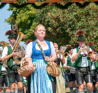 fileadmin/roha/images_galerie/orte_landschaft/Anger/Anger-Trachten-Musik-Fest/BR-FEST-ANG-MUS-TRACH-2018-08-19-1157-03-D-roha-Brauchtum-Fest-Anger-Trachtenverein-Musikkapelle-Festzug-Feldkirchen.png