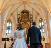 fileadmin/roha/images_galerie/brauchtum/verschiedenes/BR-HOCHZ-KIR-0001-03-D-roha-Brauchtum-Hochzeit-Kirche-Trauung.png