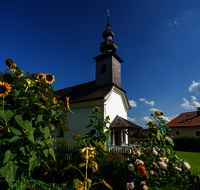 fileadmin/roha/images_galerie/orte_landschaft/Saaldorf/KKKM-SAALD-MOOS-0001-05-D-roha-Kirche-Saaldorf-Moosen-Zaun-Garten.png