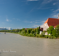 fileadmin/roha/images_galerie/orte_landschaft/Laufen/LAUF-SALZACH-0025-D-roha-Laufen-Salzach-Stiftskirche-Bruecke-Wasser-Bergpanorama.png