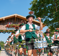 fileadmin/roha/images_galerie/orte_landschaft/Anger/Anger-Trachten-Musik-Fest/BR-FEST-ANG-MUS-TRACH-2018-08-19-1151-06-06-03-01-D-roha-Brauchtum-Fest-Anger-Trachtenverein-Musikkapelle-Bischofswiesen.png