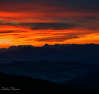 fileadmin/roha/images_galerie/stimmung-Sonne/Sonnenaufgang/SON-AU-STOISS-A-0005-0642-D-roha-Sonnenaufgang-Stoisser-Alm-Teisenberg.png