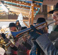fileadmin/roha/images_galerie/orte_landschaft/Freilassing/FREIL-FUSSG-WEIH-0020-1654-D-rohaFreilassing-Fussgaengerzone-Christkindlmarkt-Weihnachten.jpg