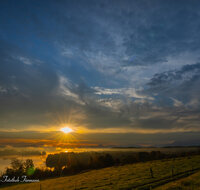fileadmin/roha/images_galerie/stimmung-Sonne/Sonnenaufgang/SON-AU-WAGI-0041-0909-D-M-roha-Sonnenaufgang-Waginger-See-Sonne-Wasser.jpg