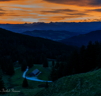 fileadmin/roha/images_galerie/orte_landschaft/Stoisser-Alm/SON-AU-STOISS-A-0005-0648-D-roha-Sonnenaufgang-Stoisser-Alm-Teisenberg.png