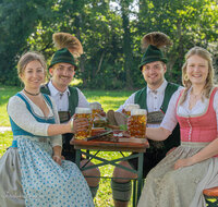 fileadmin/roha/images_galerie/kulinarisch/GAS-GAR-TRACH-0010-4557-D-roha-Gastronomie-Gartenfest-Trachtenverein-Bier-Brotzeit.jpg
