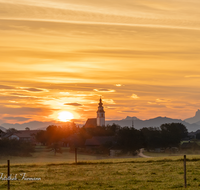 fileadmin/roha/images_galerie/stimmung-Sonne/Sonnenaufgang/SON-AU-WEI-0001-0718-02-D-roha-Sonnenaufgang-Weildorf-Kirche.png