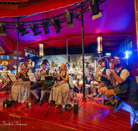 fileadmin/roha/images_galerie/brauchtum/Tracht/BR-TRACH-AUFH-1-3849-D-roha-Brauchtum-Tracht-Aufham-Porsche.jpg