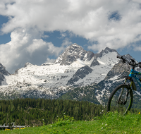 fileadmin/roha/images_galerie/orte_landschaft/Kallbrunn-Alm/SPO-E-BIKE-KALLB-0002-D-roha-Sport-E-Bike-Kallbrunn-Alm.png