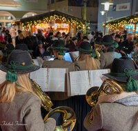 fileadmin/roha/images_galerie/orte_landschaft/Freilassing/FREIL-FUSSG-WEIH-0020-1702-D-roha-Freilassing-Fussgaengerzone-Christkindlmarkt-Weihnachten.jpg