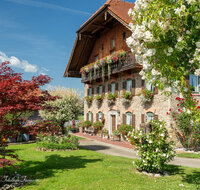 fileadmin/roha/images_galerie/architektur-Haeuser/HAEU-BAU-50-0192-D-roha-Bauernhaus-Blumenschmuck.jpg