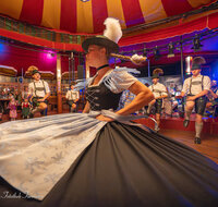 fileadmin/roha/images_galerie/brauchtum/Tracht/BR-TRACH-AUFH-1-3043-D-roha-Brauchtum-Tracht-Aufham-Porsche.jpg
