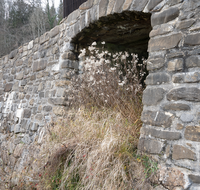 fileadmin/roha/images_galerie/orte_landschaft/Teisendorf/IN-Achthal/TEI-ACHT-IND-0012-D-roha-Teisendorf-Achthal-Industrie-Mauer.png