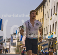 fileadmin/roha/images_galerie/Freizeit-Sport/Triathlon_und_Lauf/SPO-LAUF-TEIS-0001-D-roha-Sport-Lauf-Teisendorf-Marktstrasse-Laeufer.jpg